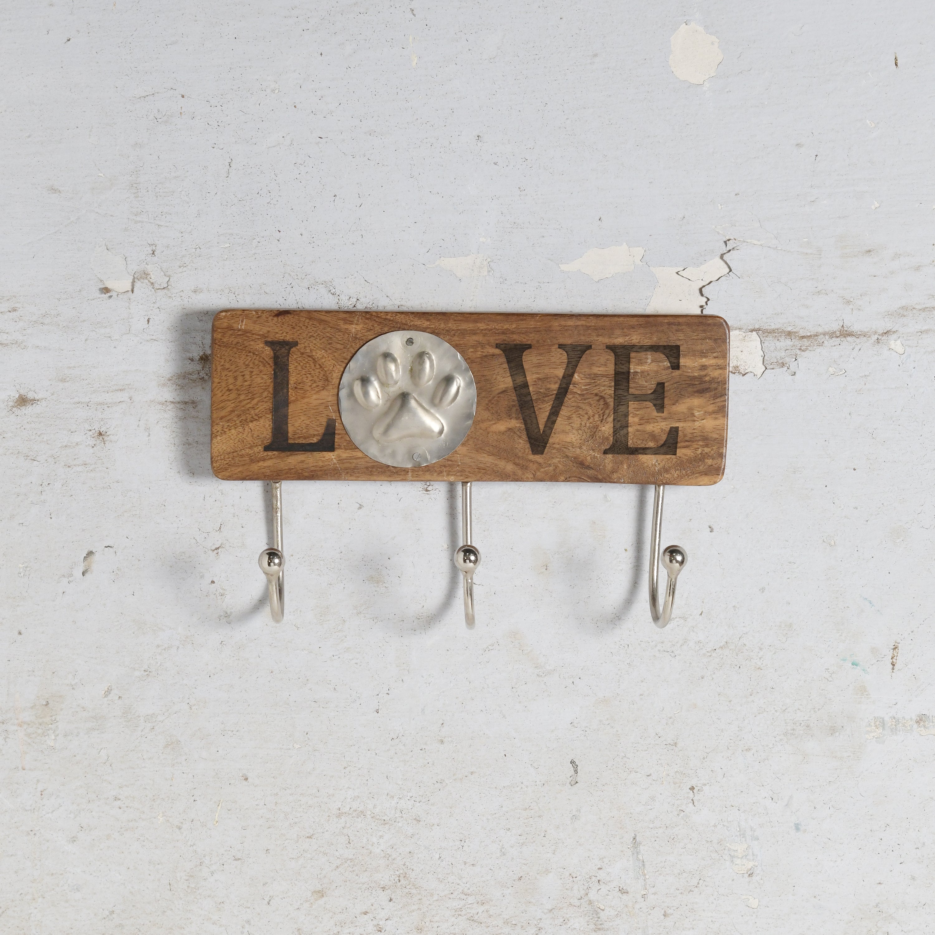 Wooden wall hook with LOVE and par impression.